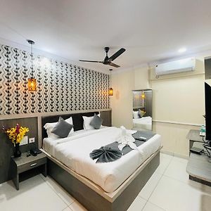 Hotel Blue Petals
